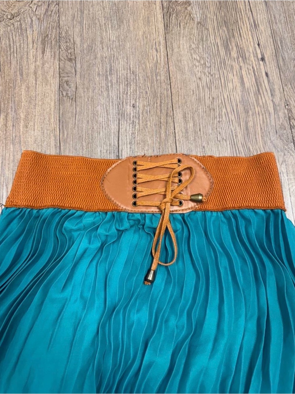 Vintage Y2K Magic Pleated High-Low Skirt - Picture 4 of 5